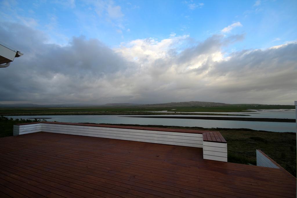 Luxury Villa With River View Laugaras Exterior foto